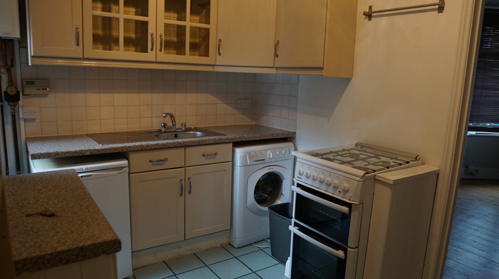1 Bedroom Conversion to rent in Raynes Park, London, SW20