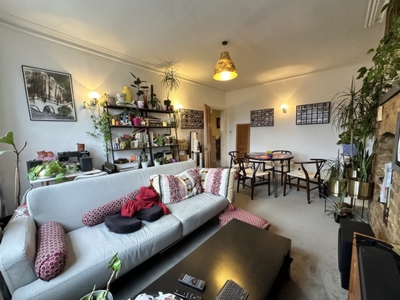 1 Bedroom Flat to rent in Fairhazel Gardens, South Hampstead, London, NW6