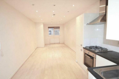 Studio Flat to rent in Finchley Road, Temple Fortune, London, NW11
