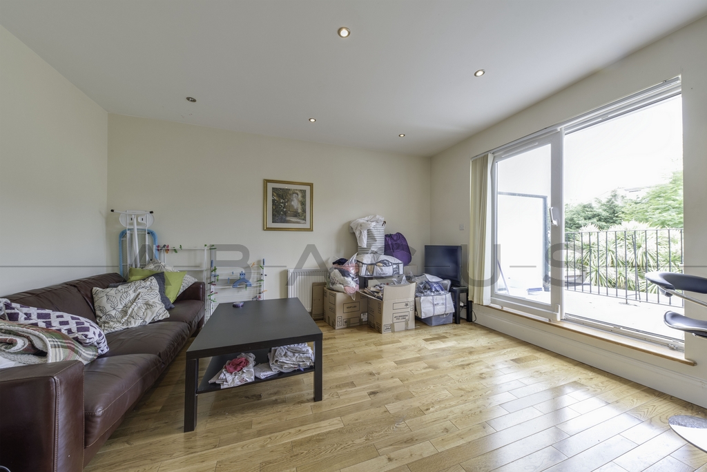 3 Bedroom Flat to rent in West Hampstead, London, NW2