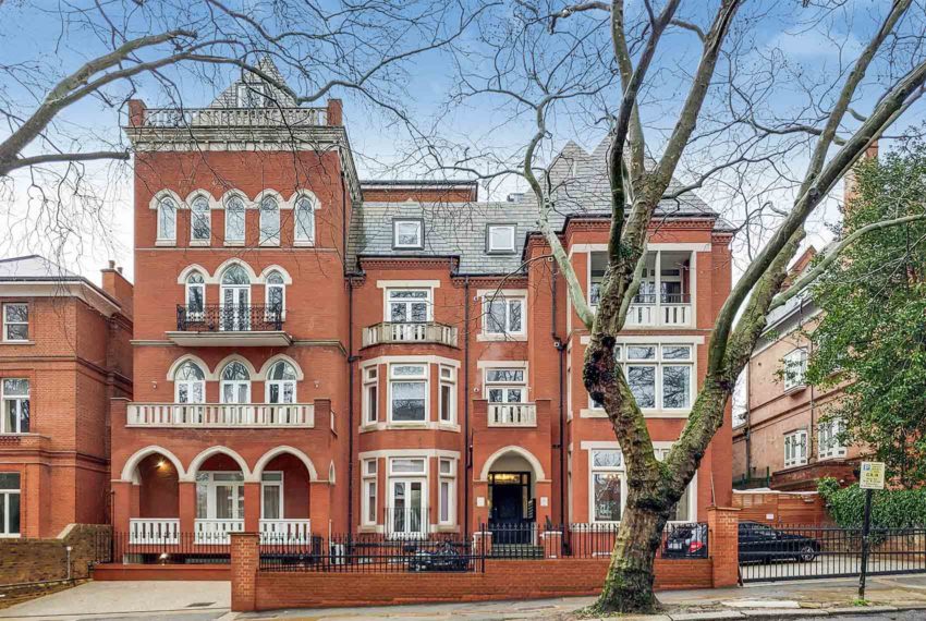 3 Bedroom Apartment to rent in Fitzjohns Avenue, Hampstead, London, NW3