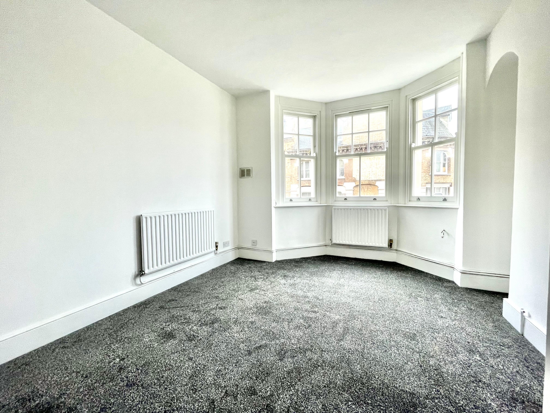 2 Bedroom Flat to rent in Royal College Street, Camden, London, NW1