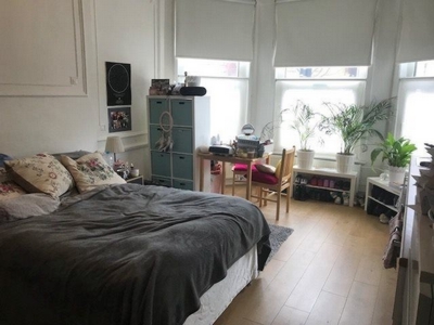 Studio Flat to rent in Manstone Road, Kilburn, London, NW2