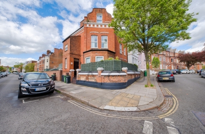 2 Bedroom Apartment to rent in Dennington Park Road, West Hampstead, London, NW6