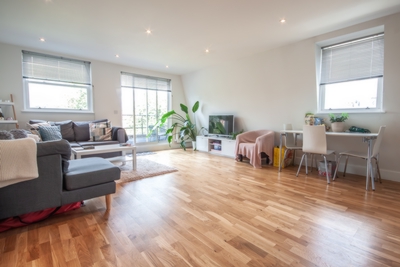 3 Bedroom Flat to rent in Greencroft Gardens, West Hampstead, London, NW6