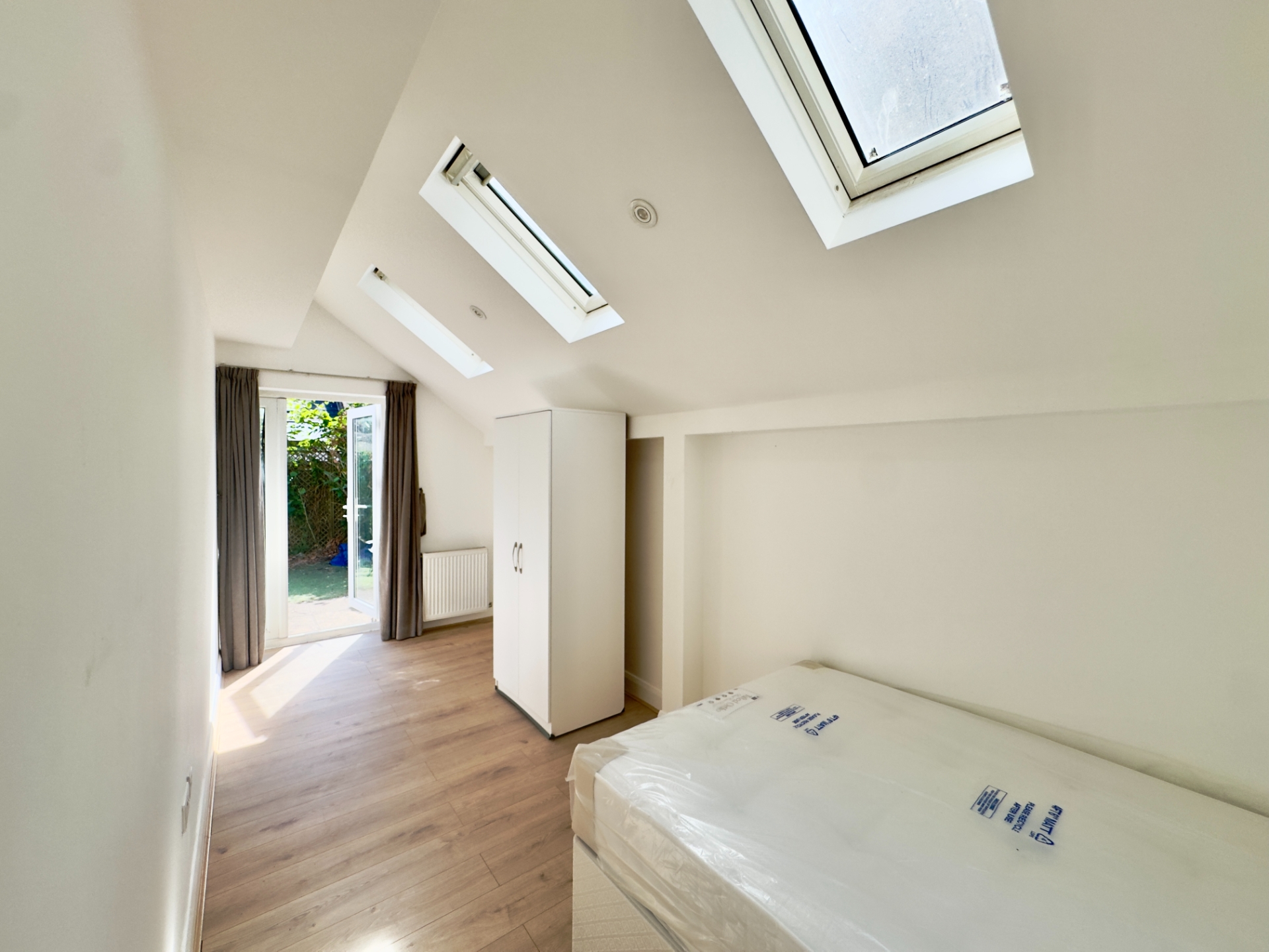 Flat to rent in Napier Road, Kensal Green, London, NW10