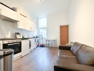 1 Bedroom Flat to rent in Manstone Road, Cricklewood, London, NW2