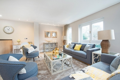 6 Bedroom Flat to rent in Lyndhurst Road, Hampstead, London, NW3