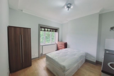 Flat to rent in Finchley Road, Hampstead, London, NW3