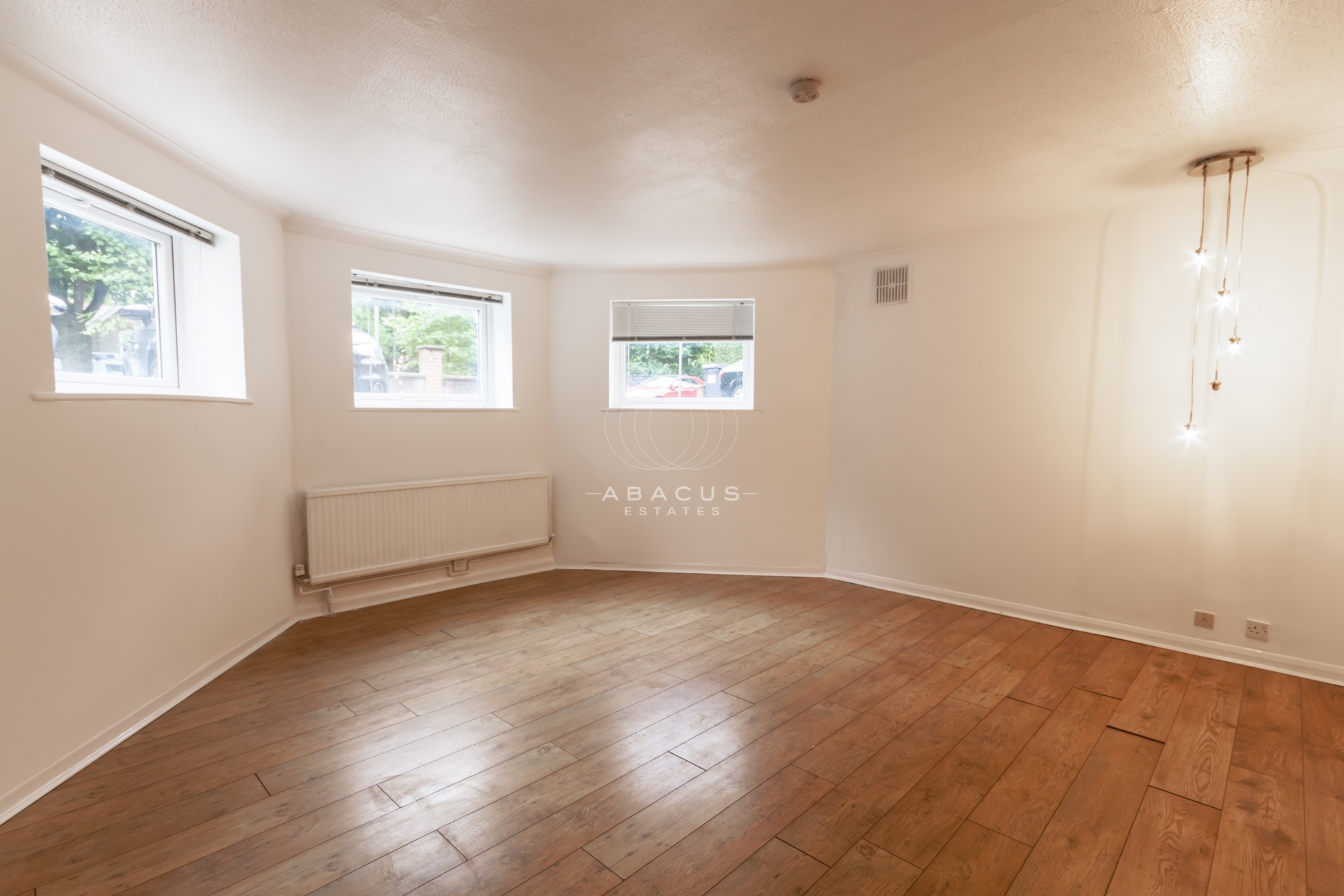 3 Bedroom Flat to rent in Kilburn, London, NW6