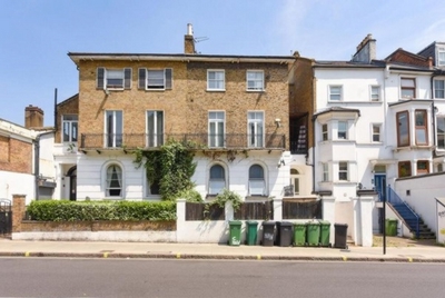 3 Bedroom Flat to rent in Haverstock Hill, Belsize Park, London, NW3