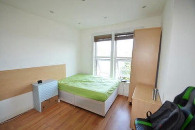 Flat to rent in Ballards Lane, London, N3