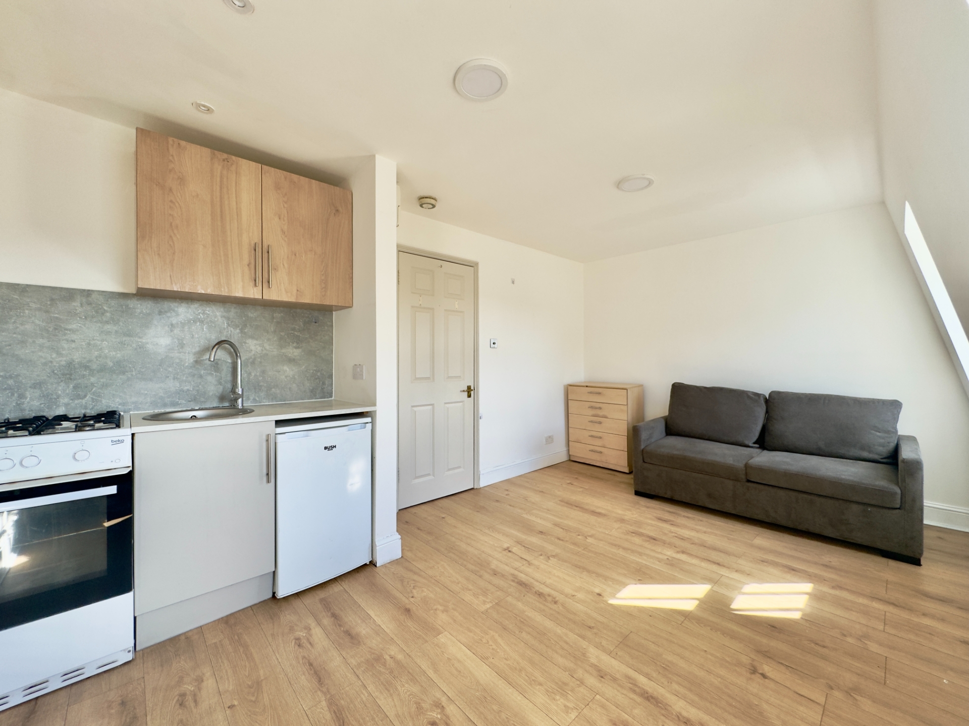 1 Bedroom House to rent in Camden Road, London, NW1