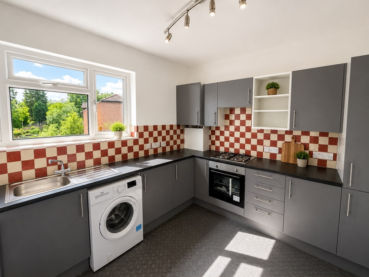 3 Bedroom Flat to rent in Joel Street, Northwood, HA1
