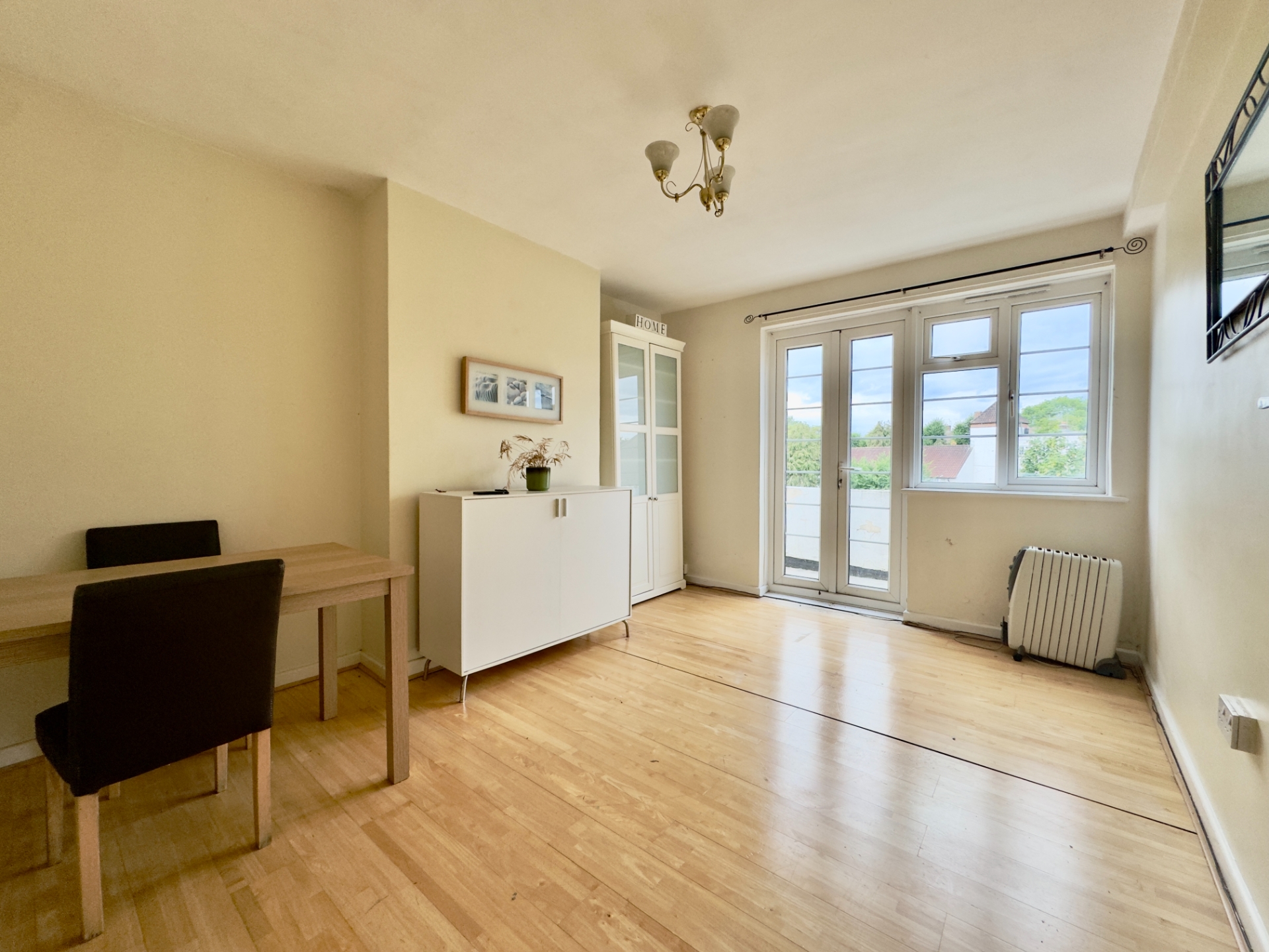2 Bedroom Flat to rent in Beech Lawns, London, N12
