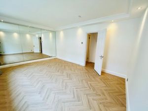 5 Bedroom House to rent in Meadowbank, Primrose Hill, London, NW3