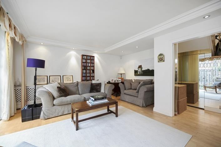 5 Bedroom House to rent in Primrose Hill, London, NW3