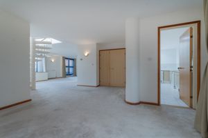 3 Bedroom Flat to rent in Firecrest Drive, Hampstead, London, NW3
