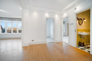 2 Bedroom Flat to rent in Fitzjohns Avenue, Hampstead, London, NW3