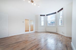 1 Bedroom Flat to rent in Crossfield Road, Belsize Park, London, NW3