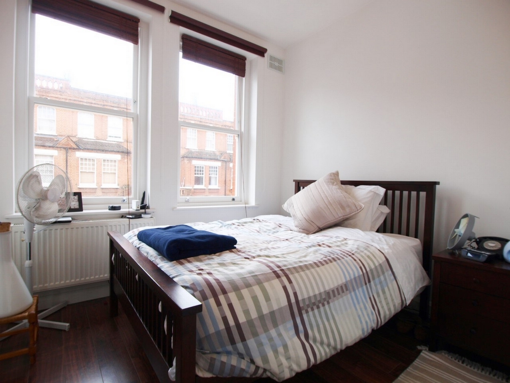 1 Bedroom Flat to rent in West Kensington, London, W14