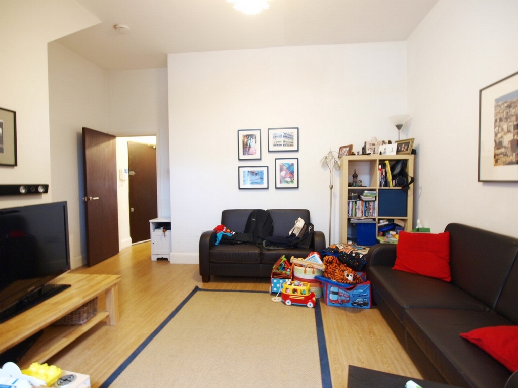 2 Bedroom Flat to rent in Finsbury Park, London, N4