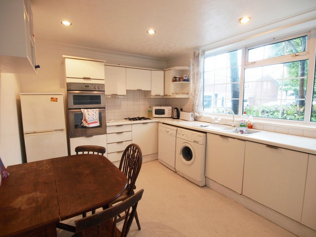 2 Bedroom House to rent in Holloway, London, N7