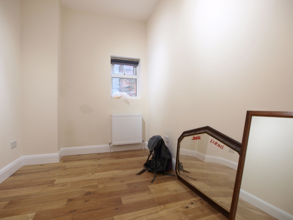 2 Bedroom Flat to rent in Turnpike Lane, London, N15