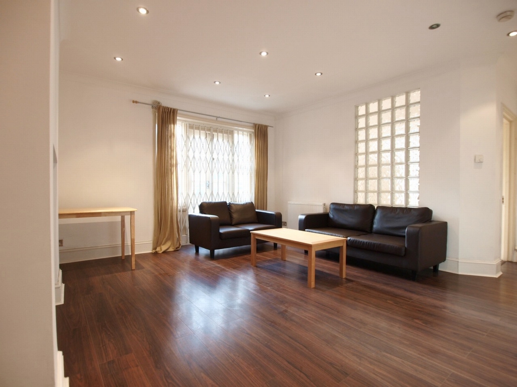 3 Bedroom Flat to rent in Islington, London, N7