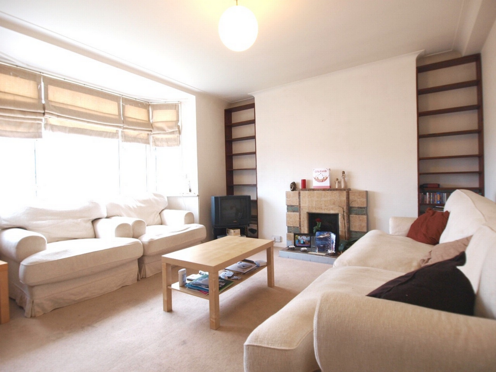 2 Bedroom Flat to rent in Muswell Hill, London, N10