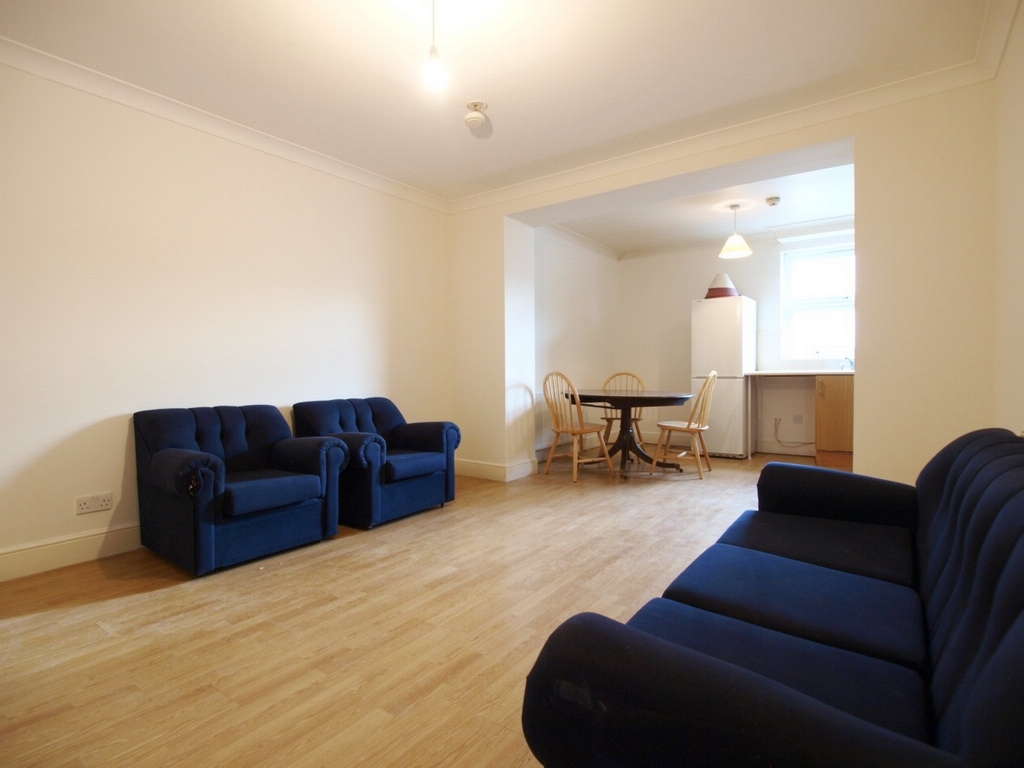 3 Bedroom Flat to rent in Finsbury Park, London, N7