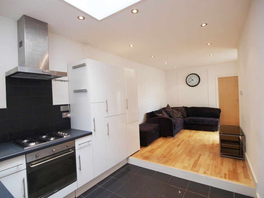 3 Bedroom Flat to rent in Islington, London, N19