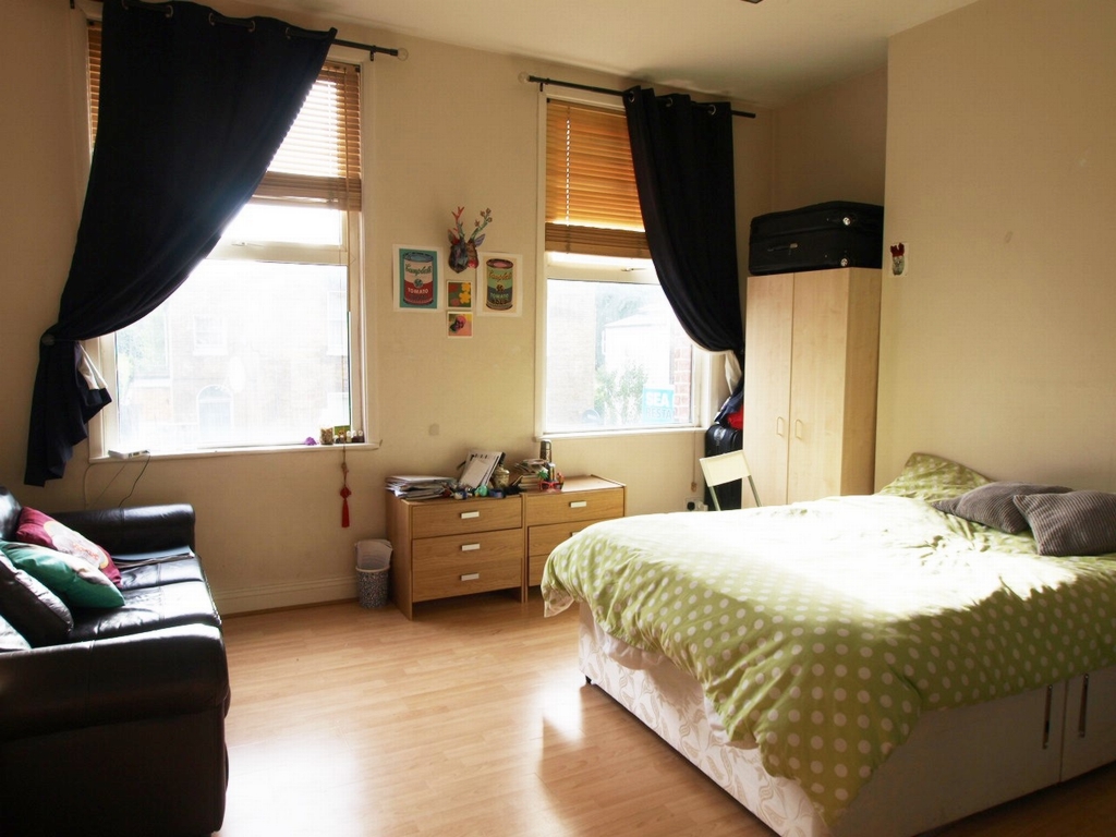 3 Bedroom Flat to rent in Newington Green, London, N16