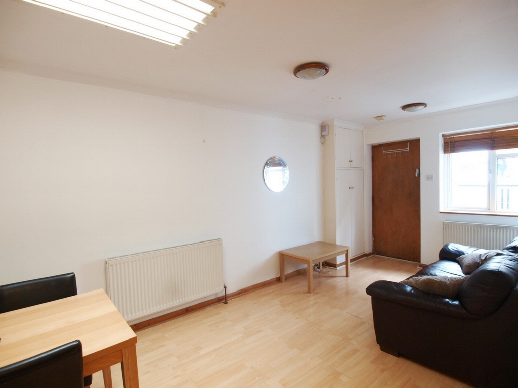 1 Bedroom House to rent in Finsbury Park, London, N4