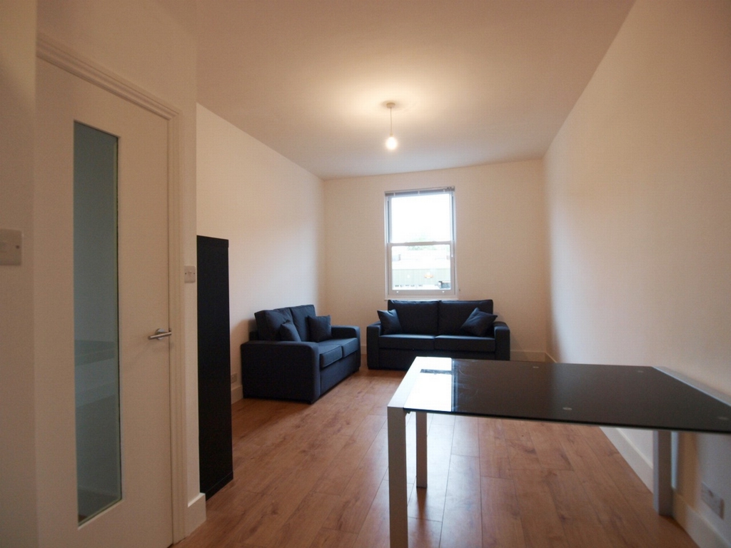 5 Bedroom Flat to rent in Islington, London, N19