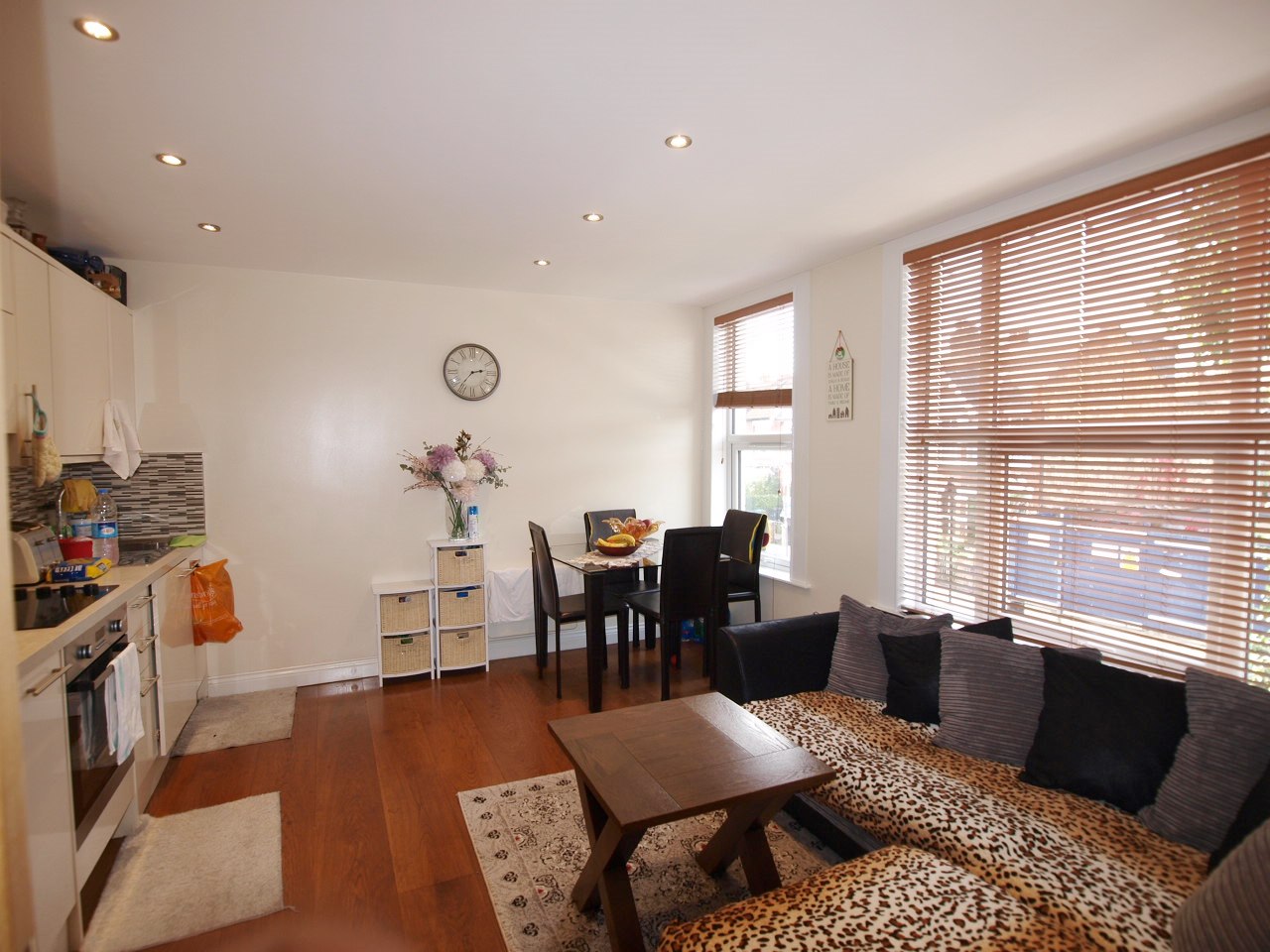2 Bedroom Flat to rent in Manor House, London, N4