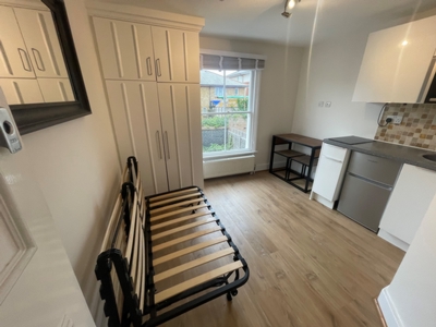 Studio Flat to rent in Digby Crescent, Finsbury Park, London, N4
