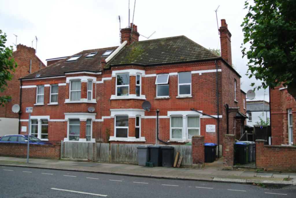 Studio to rent in Melrose Avenue, Willesden Green, London, NW2