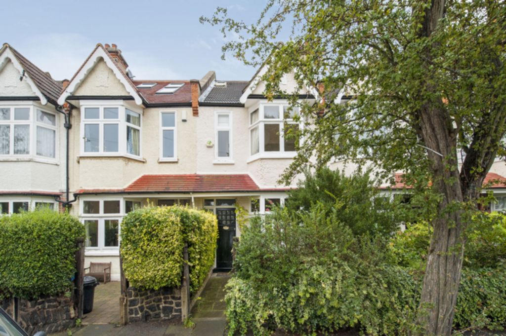 Property details: Let - Priory Gardens, Barnes, SW13 - £2,500 pcm, Ref:APPA2_000359 Priory Gardens Barnes SW13