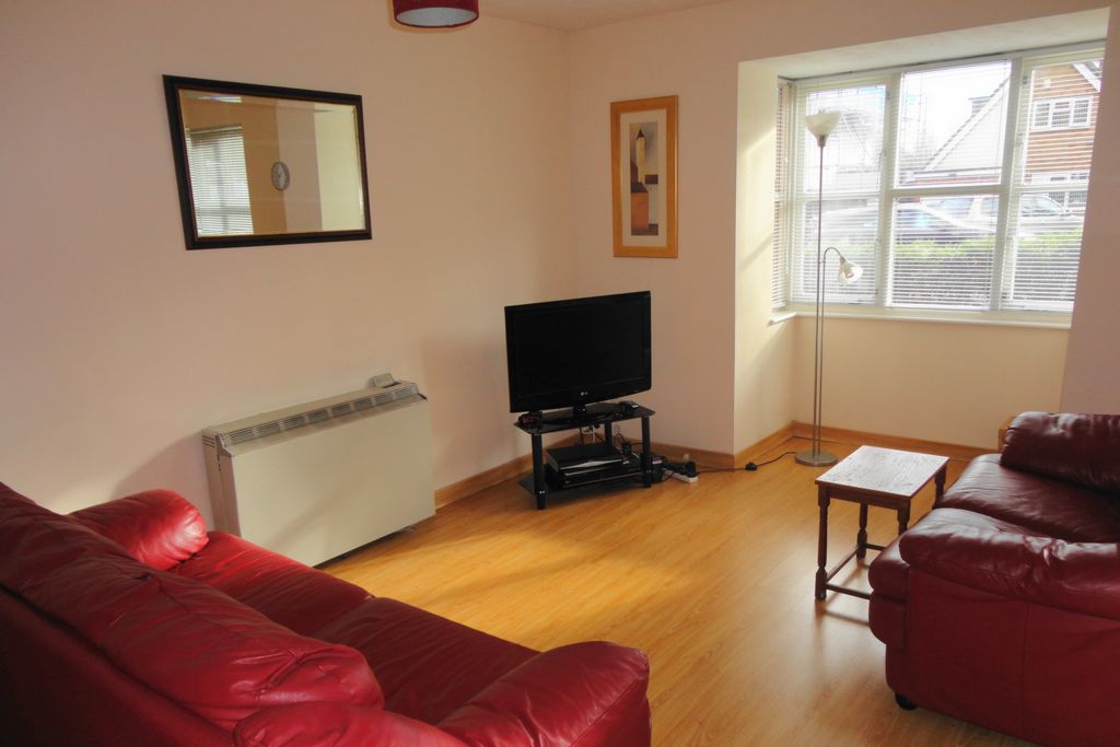2 Bedroom Flat to rent in Grove Park, London, SE12