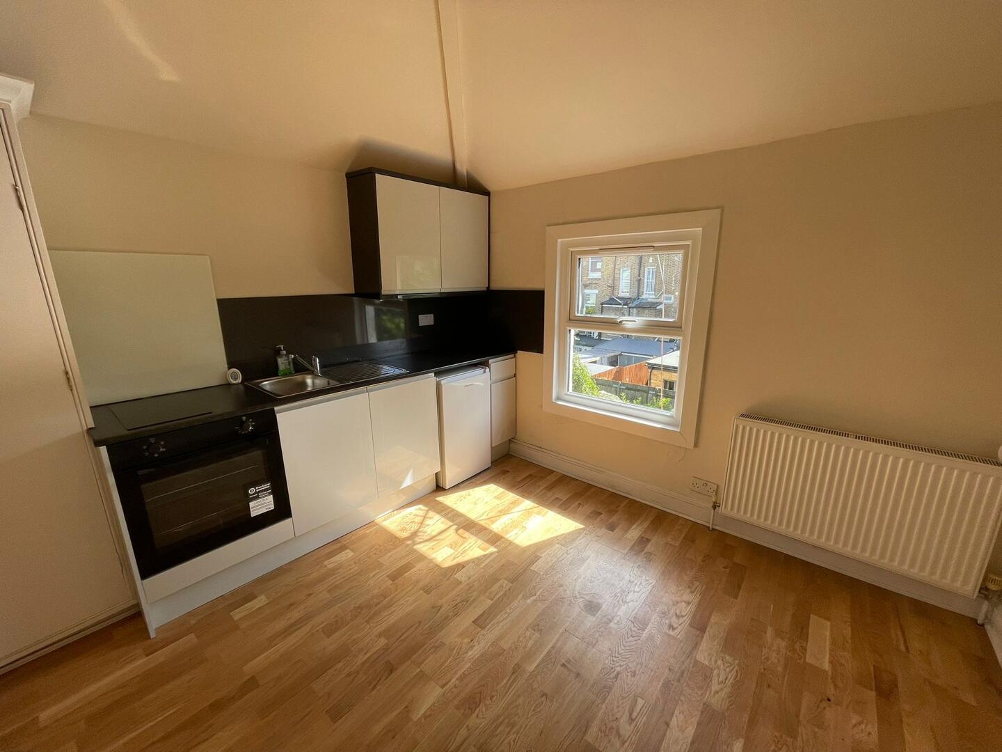 1 Bedroom Flat to rent in Finsbury Park Road, Finsbury Park, London, N4