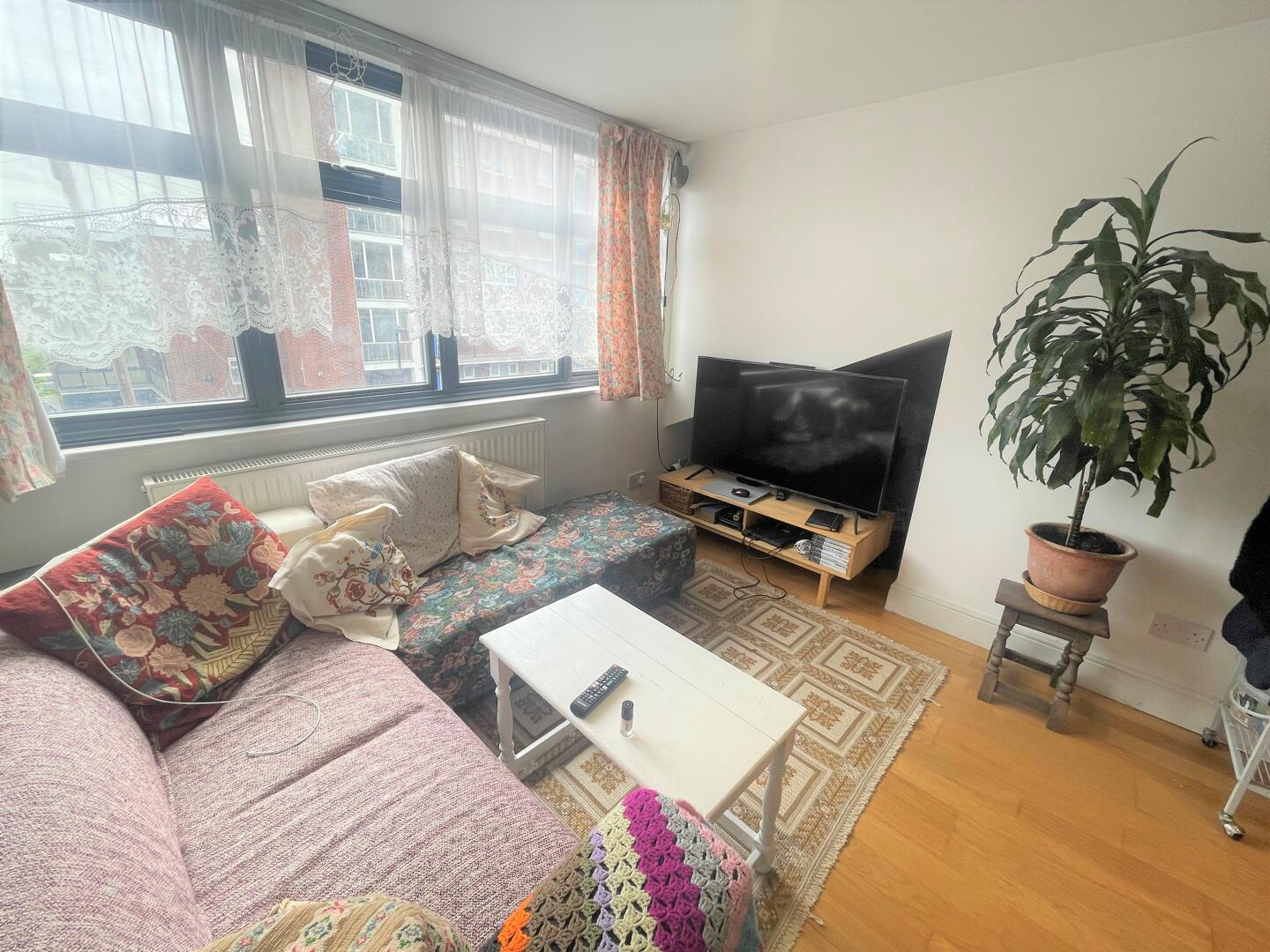 1 Bedroom House to rent in Church Walk, London, N16