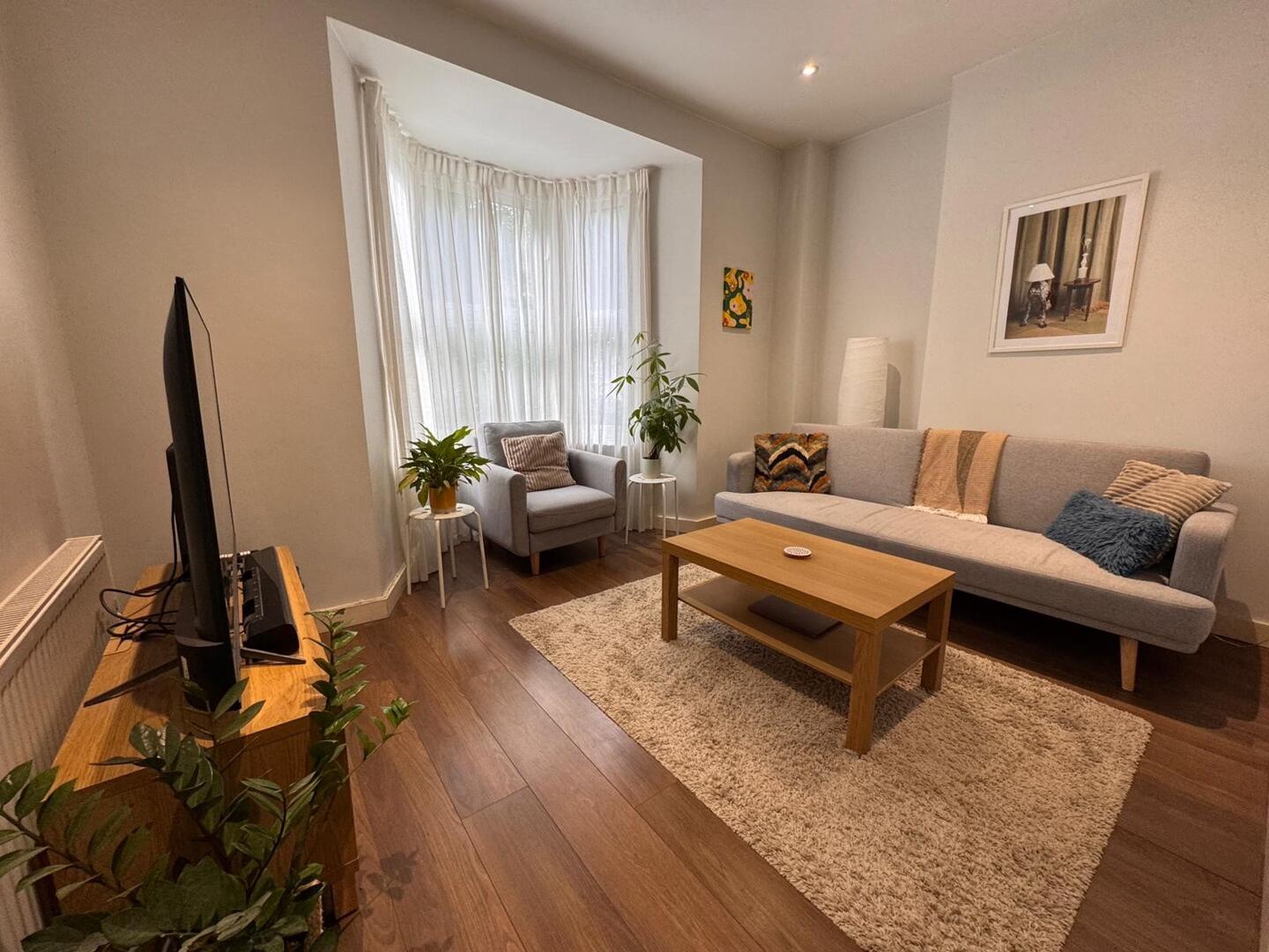 1 Bedroom Flat to rent in Coningham Road, Shepards Bush, London, W12