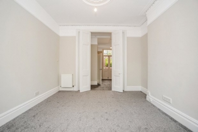 1 Bedroom Flat to rent in Holmdene Avenue, Herne Hill, London, SE24