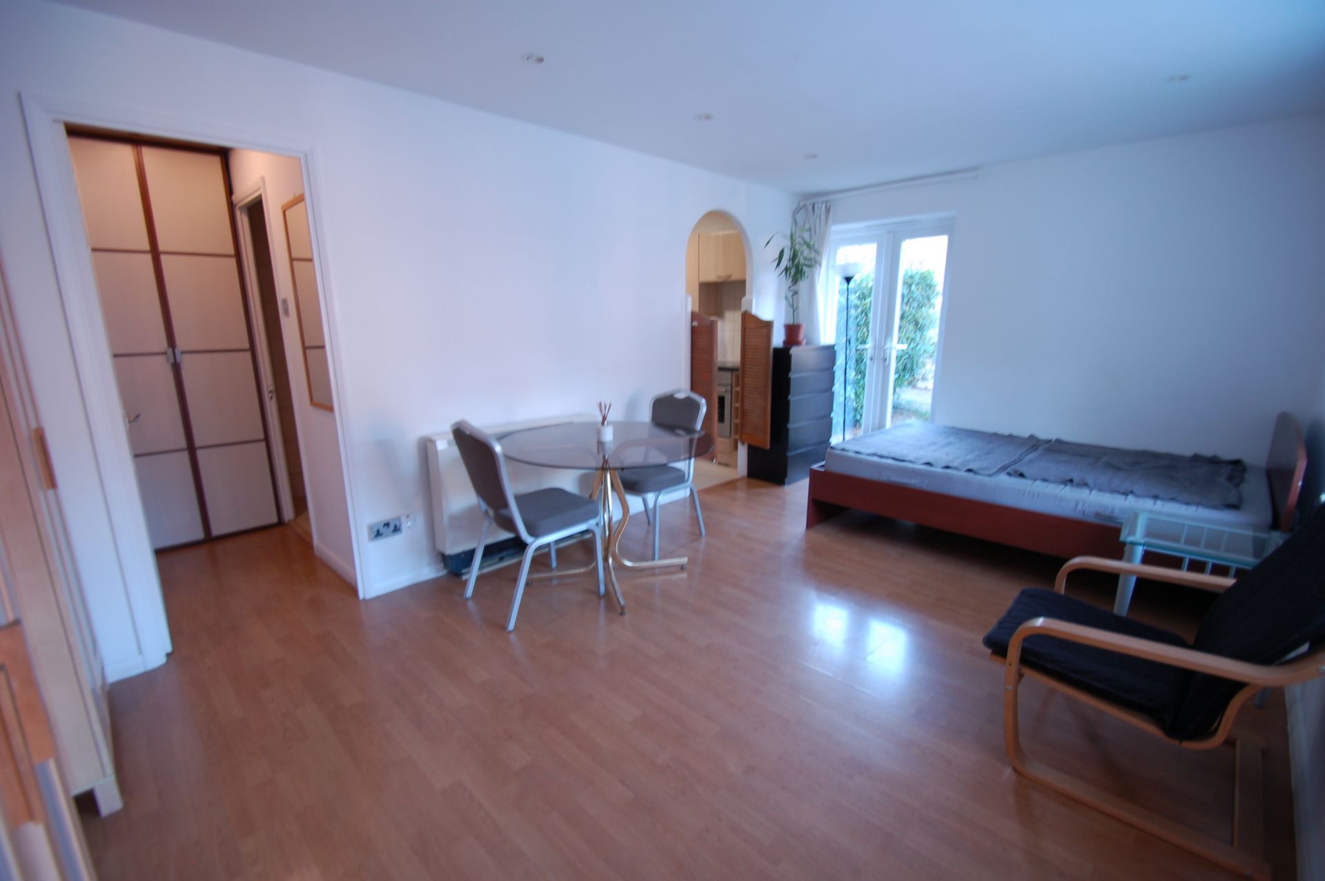 Studio to rent in West Hendon, London, NW9