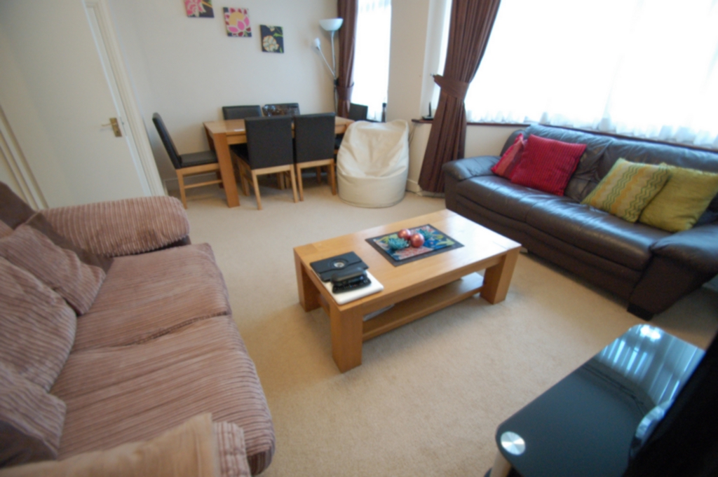 2 Bedroom Flat to rent in Hendon, London, NW4