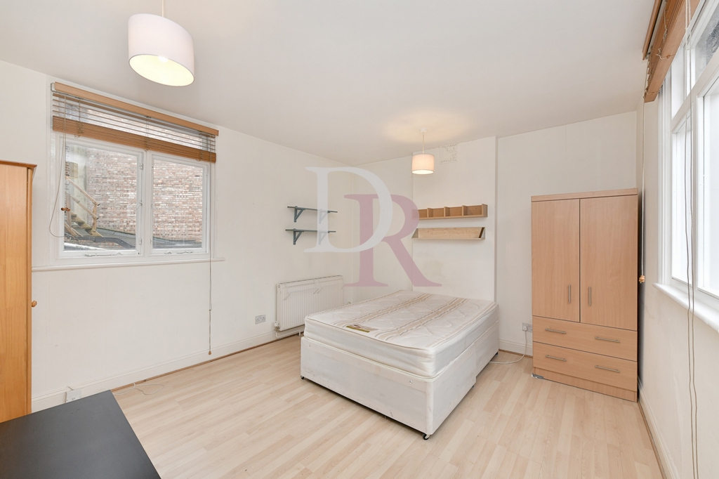 Studio to rent in Kentish Town Road, London, NW5