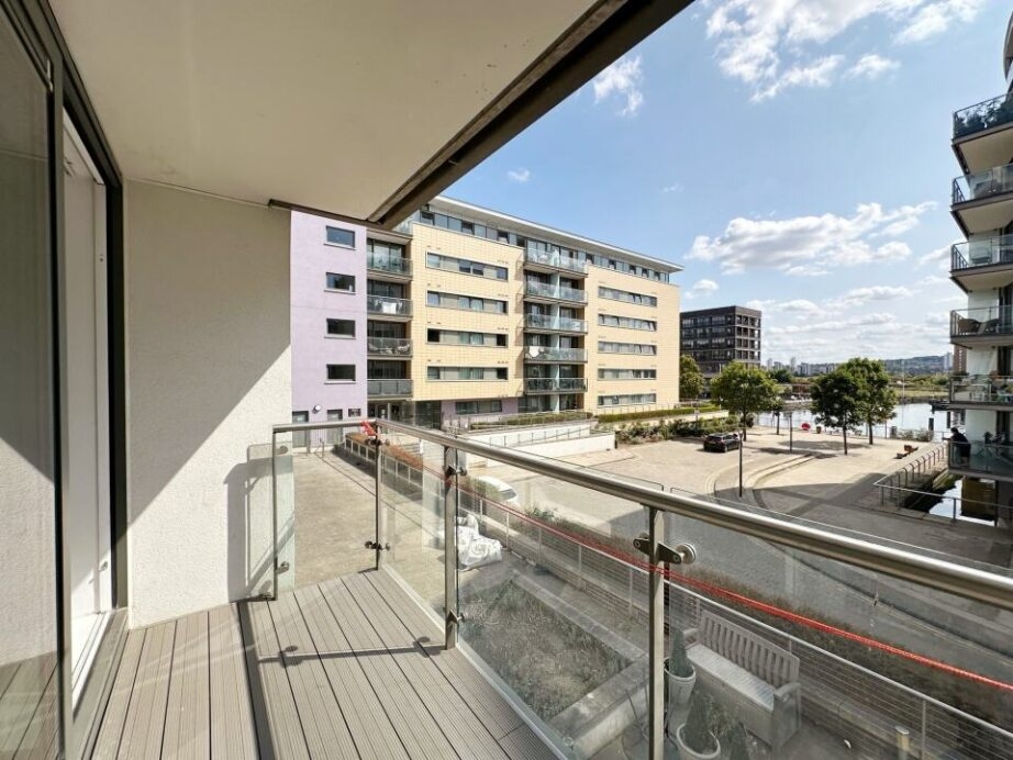 2 Bedroom Apartment to rent in Gallions Reach, Royal Docks, London, E16