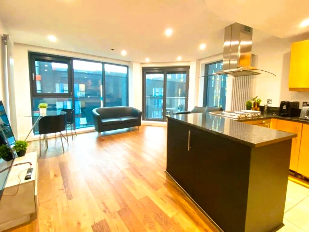 2 Bedroom Apartment to rent in Docklands, London, E14