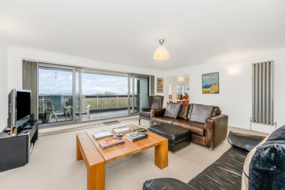 3 Bedroom Apartment to rent in Sydney Road, Woodford, IG8